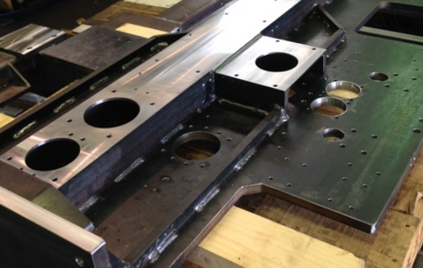 ⾨型マシニングセンタによる、⼤物部品加⼯、製⽸品への加⼯を⾏います