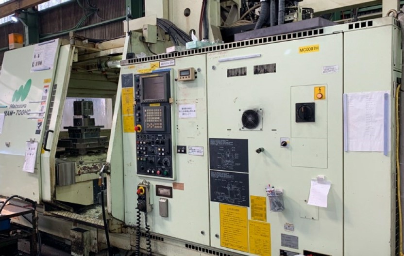 ⾨型マシニングセンタによる、⼤物部品加⼯、製⽸品への加⼯を⾏います