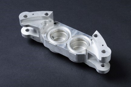 特殊加⼯や異形材、難削材加⼯にも短納期で対応